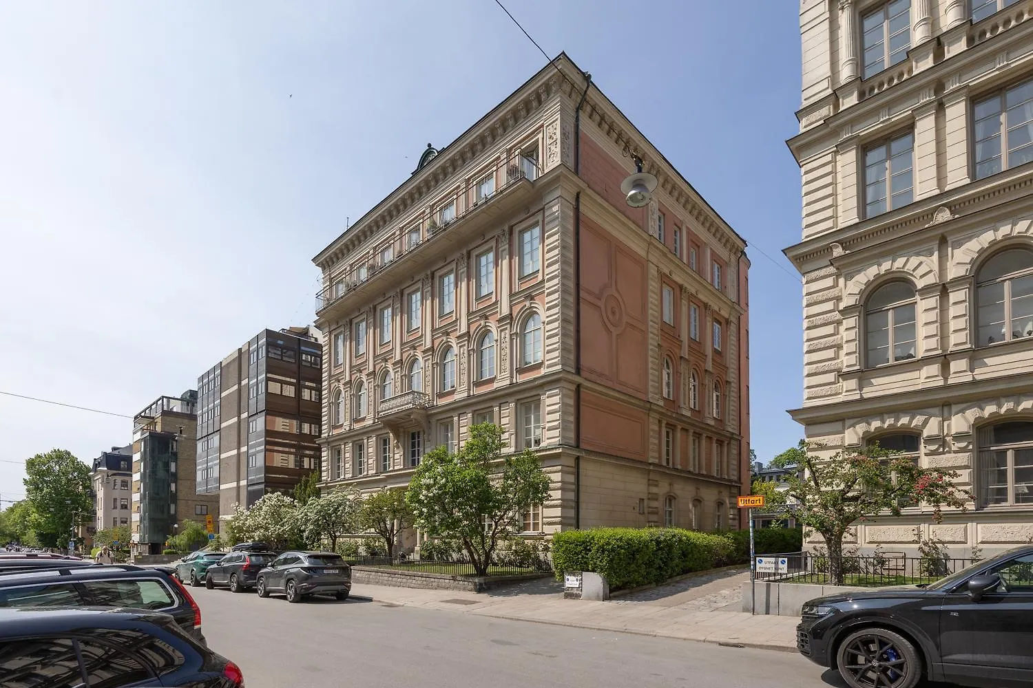 Stylish and Central Stockholm Östermalm Apartment
